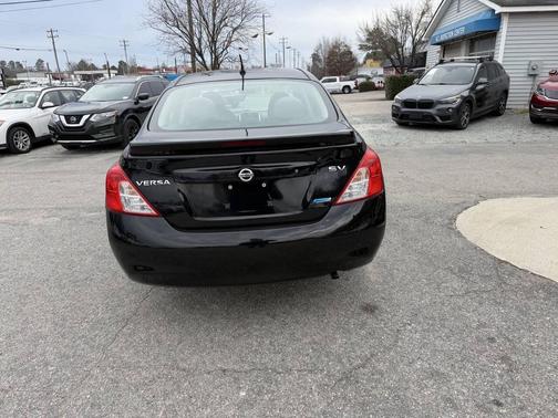 Super Black 2014 Nissan Versa 1.6 SV