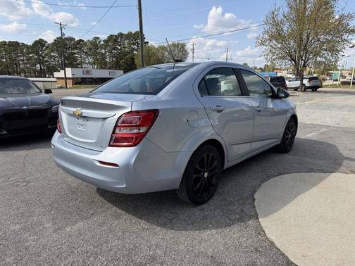 Silver Ice Metallic 2017 Chevrolet Sonic LT