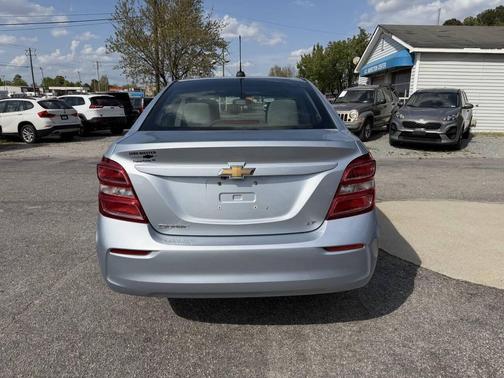 Silver Ice Metallic 2017 Chevrolet Sonic LT