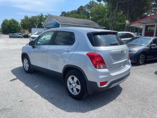 Silver Ice Metallic 2020 Chevrolet Trax LS