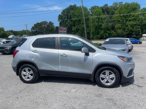 Silver Ice Metallic 2020 Chevrolet Trax LS