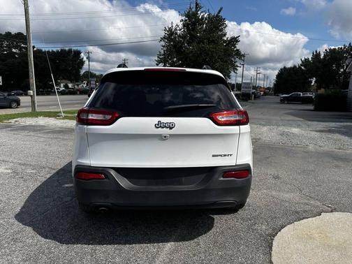2016 Jeep Cherokee Sport