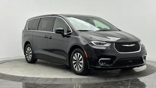 2025 Chrysler Pacifica Hybrid Select