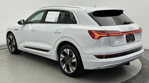 2021 Audi e-tron Premium Plus