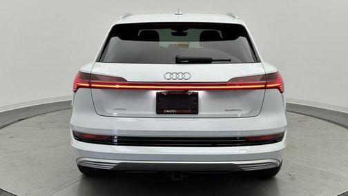 2021 Audi e-tron Premium Plus
