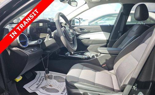 Mosaic Black Metallic 2025 Chevrolet Trax LT