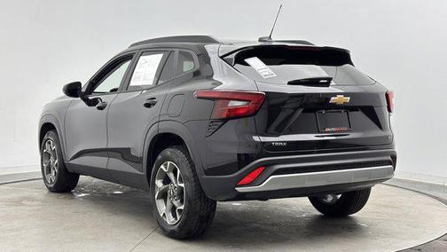 Mosaic Black Metallic 2025 Chevrolet Trax LT