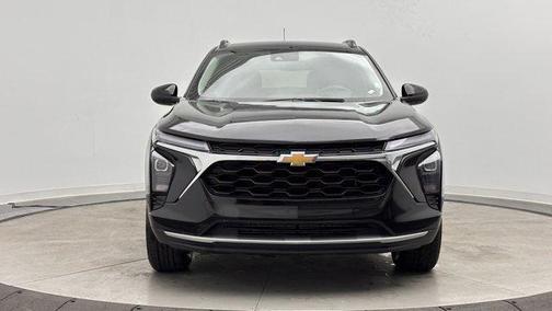 Mosaic Black Metallic 2025 Chevrolet Trax LT