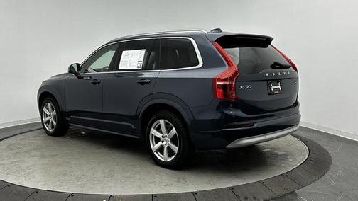 2022 Volvo XC90 T5 Momentum