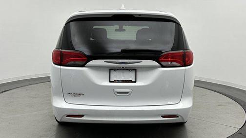 2020 Chrysler Voyager LX