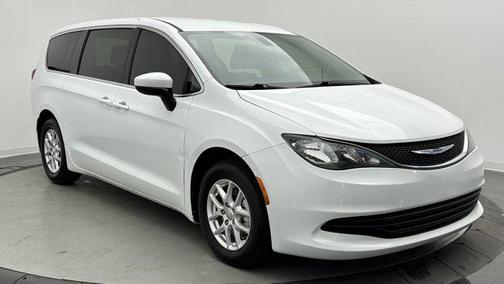 2020 Chrysler Voyager LX