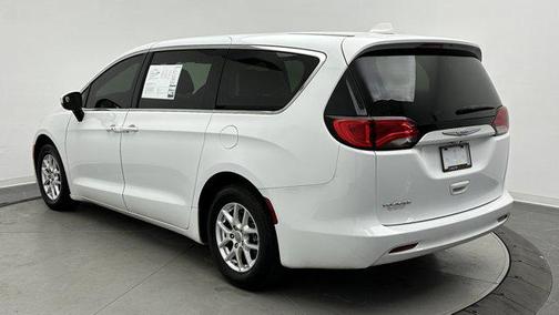 2020 Chrysler Voyager LX