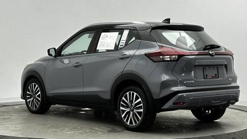2022 Nissan Kicks SV