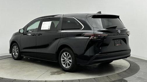 2024 Toyota Sienna LE