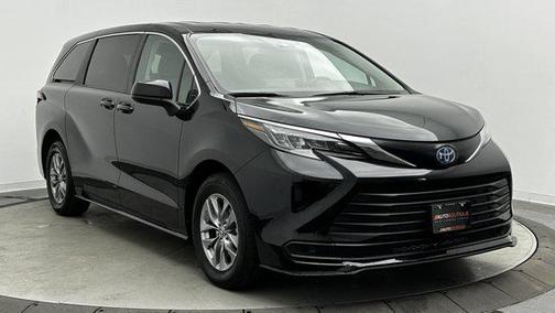 2024 Toyota Sienna LE
