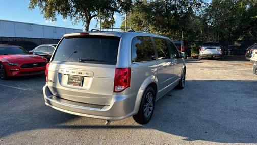 Photo 5 of 30 of 2020 Dodge Grand Caravan SE