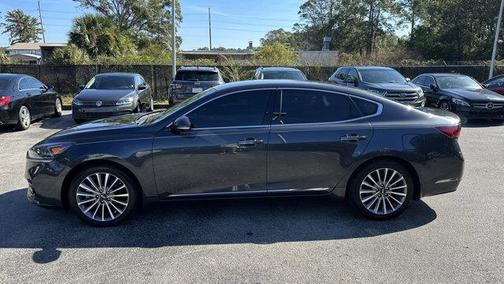 Photo 2 of 31 of 2019 Kia Cadenza Premium