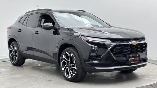 Mosaic Black Metallic 2025 Chevrolet Trax FWD 2RS