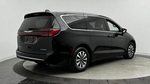 2025 Chrysler Pacifica Hybrid Select