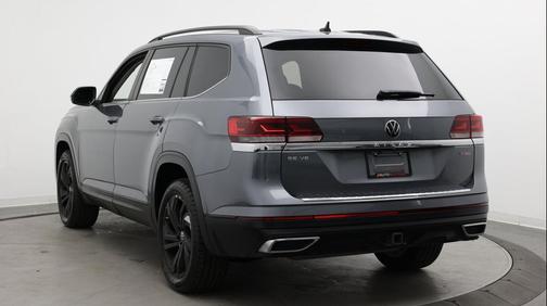 Platinum Gray Metallic 2021 Volkswagen Atlas 3.6L SE w/Technology