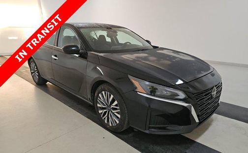 Super Black 2025 Nissan Altima SV FWD