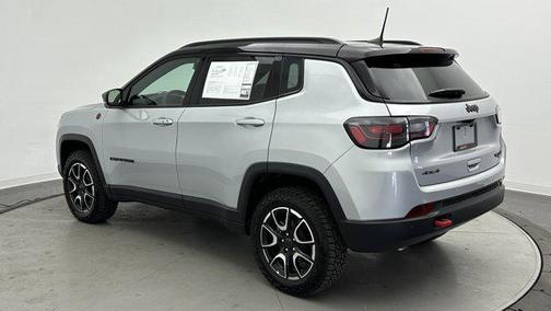 2025 Jeep Compass Trailhawk