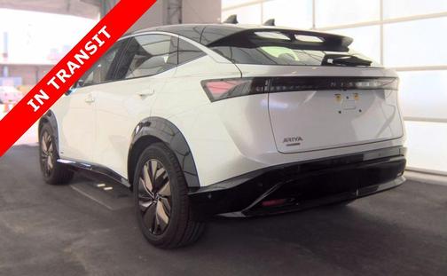 Everest White Pearl Tricoat/Black Diamond Pearl 2023 Nissan ARIYA PREMIERE