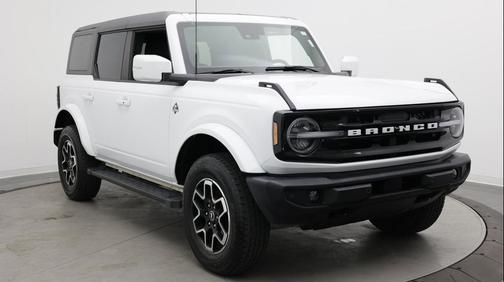 Oxford White 2024 Ford Bronco Outer Banks