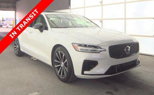 2023 Volvo S60 Recharge Plug-In Hybrid T8 Plus Dark Theme