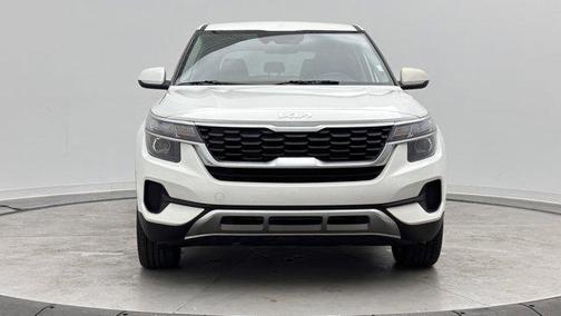 Snow White Pearl 2023 Kia Seltos LX