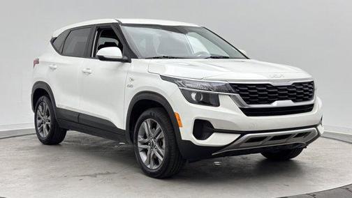 Snow White Pearl 2023 Kia Seltos LX