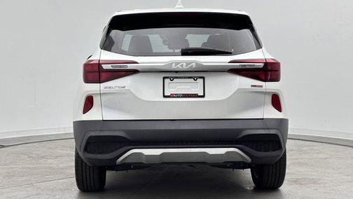 Snow White Pearl 2023 Kia Seltos LX