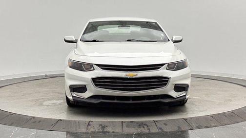 Iridescent Pearl Tricoat 2017 Chevrolet Malibu 1LT