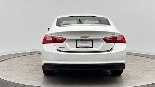 Iridescent Pearl Tricoat 2017 Chevrolet Malibu 1LT