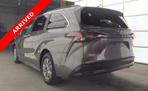 2021 Toyota Sienna XLE 8 Passenger