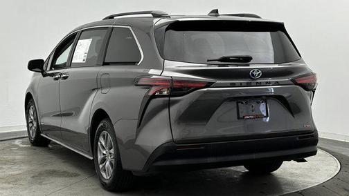 2021 Toyota Sienna XLE 8 Passenger