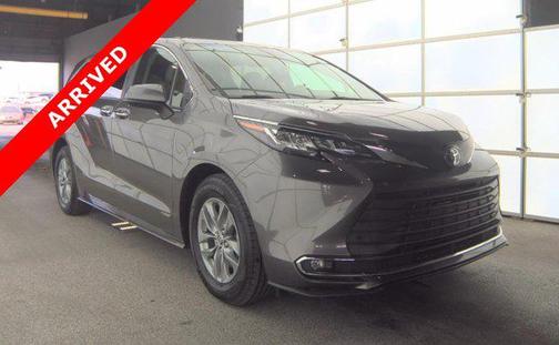 2021 Toyota Sienna XLE 8 Passenger