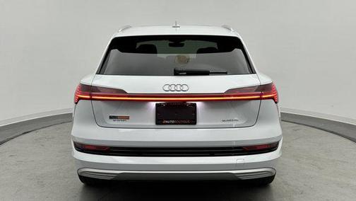 2021 Audi e-tron Premium Plus