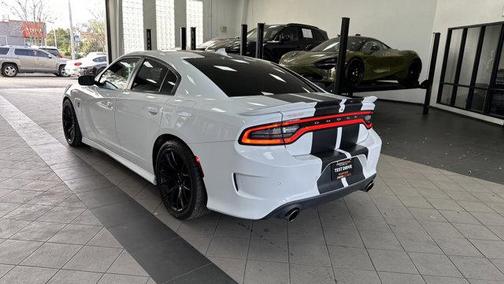 Photo 3 of 31 of 2016 Dodge Charger SRT Hellcat