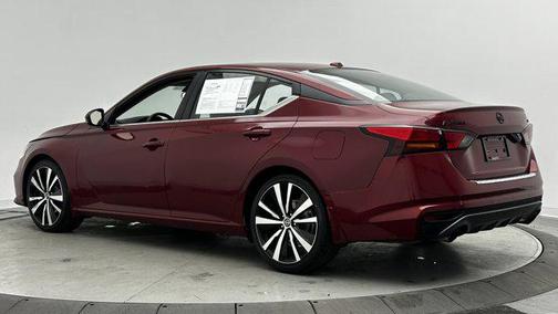 2021 Nissan Altima SR FWD