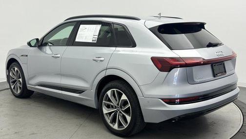2021 Audi e-tron Premium Plus
