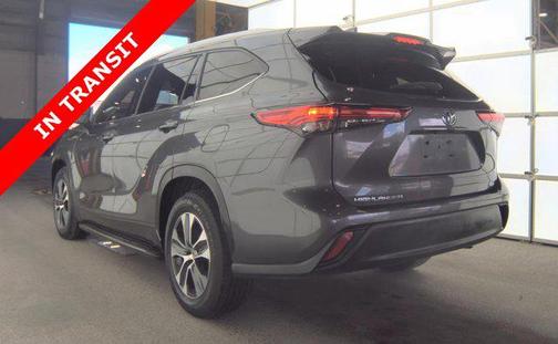 Gray 2022 Toyota Highlander XLE