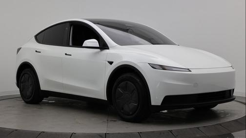 Pearl White Multi-Coat 2026 Tesla Model Y Rear-Wheel Drive