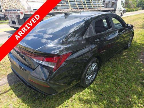 Abyss Black 2024 Hyundai ELANTRA SEL