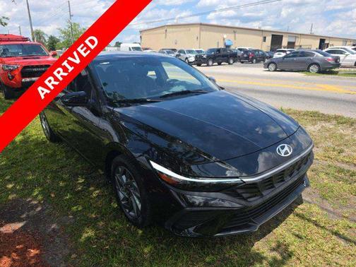 Abyss Black 2024 Hyundai ELANTRA SEL