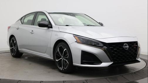 Brilliant Silver Metallic 2024 Nissan Altima SR FWD