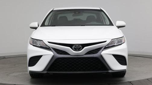 Super White 2019 Toyota Camry SE