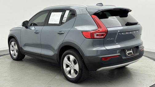 2021 Volvo XC40 T5 Momentum