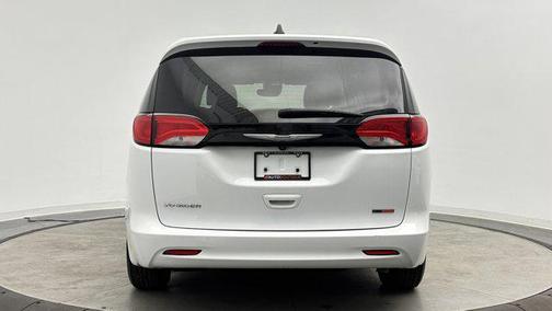 2024 Chrysler Voyager LX