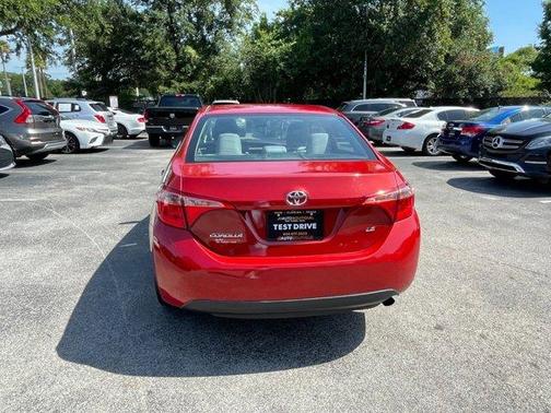 Photo 4 of 30 of 2018 Toyota Corolla LE
